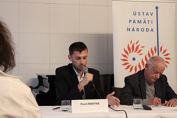 Diskusia počas seminára, vľavo historik ÚPN Pavol Makyna, vpravo Ivan Kamenec z historického ústavu SAV