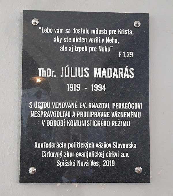 Pamätná tabuľa venovaná Júliusovi Madarásovi