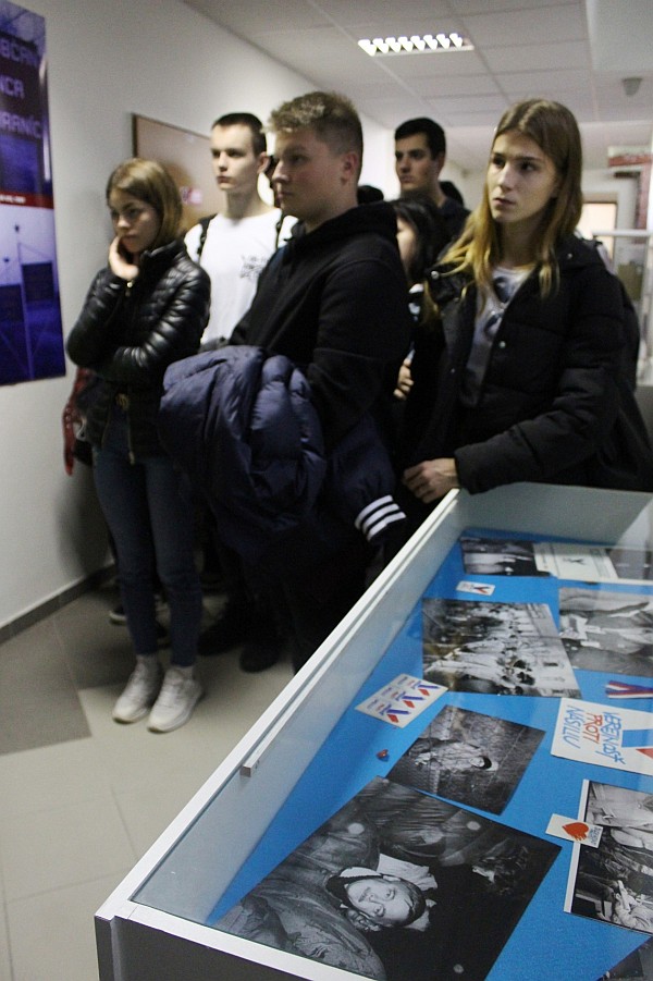 Návštevníci si mohli pozrieť ukážky dokumentov, letákov a dobovej tlače i tematickú výstavu venovanú Novembru 1989 a pádu Železnej opony