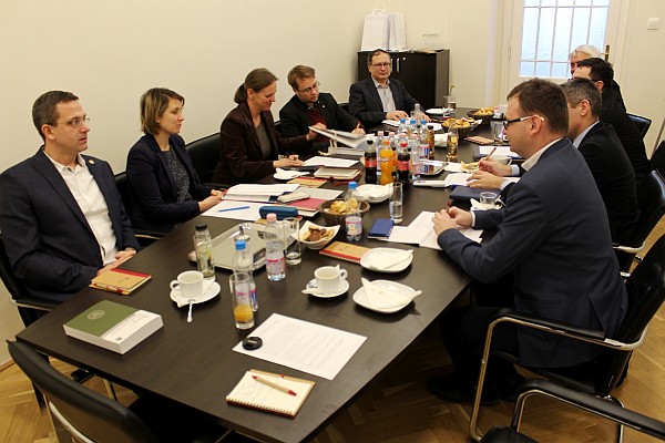 Pracovné stretnutie zástupcov Ústavu pamäti národa, maďarského Národného pamäťového výboru (NEB) a poľského Ústavu národnej pamäti (IPN) v Budapešti