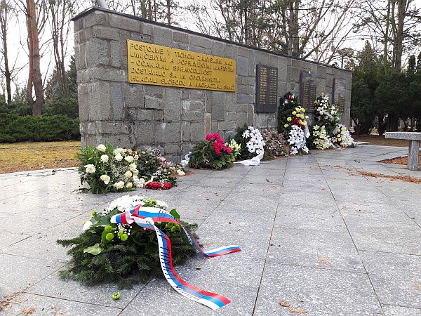 Pamätník obetiam komunizmu na cintoríne Vrakuňa v Bratislave
