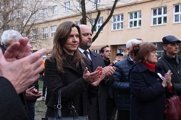 Pietne zhromaždenie pri pamätníku na Jakubovom námestí v Bratislave