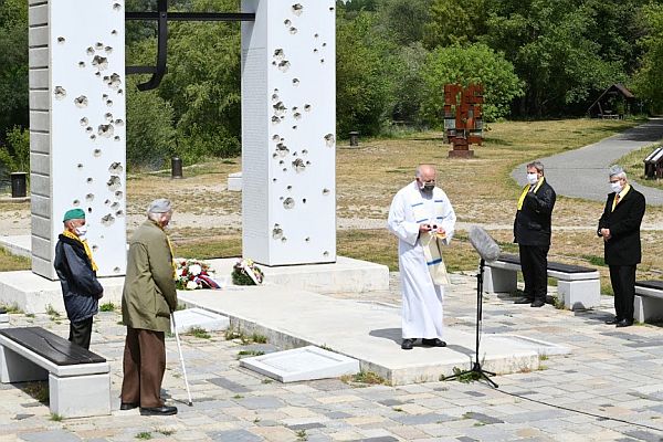 Syn politického väzňa a farár vo Farnosti Bratislava – Dlhé Diely Štefan Herényi pri príhovore počas spomienky