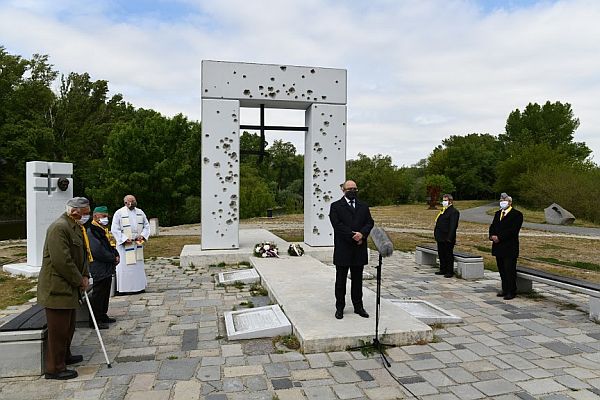 Predseda Správnej rady ÚPN Ján Pálffy pri príhovore počas spomienky