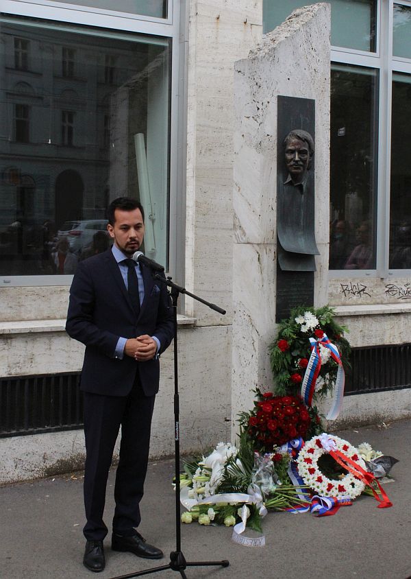 Účastníkom pietnej spomienky sa prihovoril podpredseda Národnej rady Slovenskej republiky Juraj Šeliga
