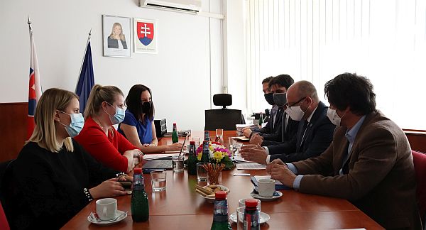 Pracovné rokovanie poslankyne NR SR Anny Andrejuvovej so zástupcami Ústavu pamäti národa