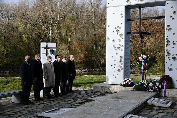 Pietna spomienka na obete komunizmu pri pamätníku Brána slobody