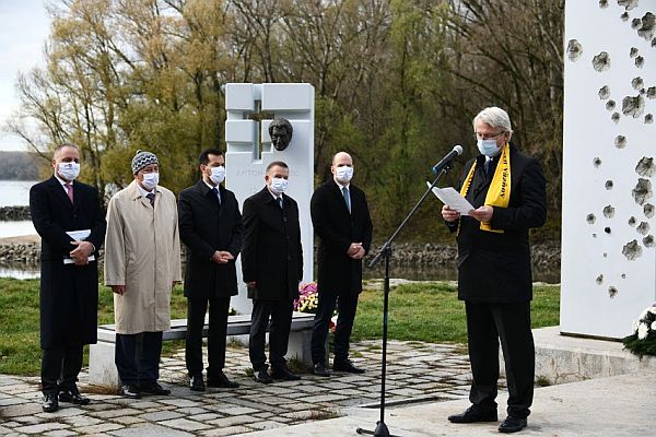 Podpredseda Konfederácie politických väzňov Slovenska Branislav Borovský počas príhovoru