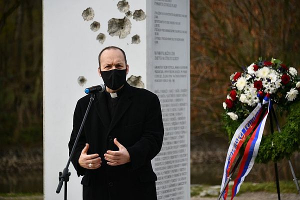 Úctu obetiam komunizmu vzdal aj pomocný bratislavský biskup Jozef Haľko