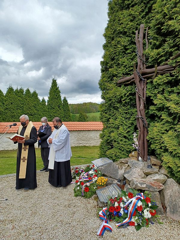 Pietna spomienka na cintoríne v Hornom Slavkove
