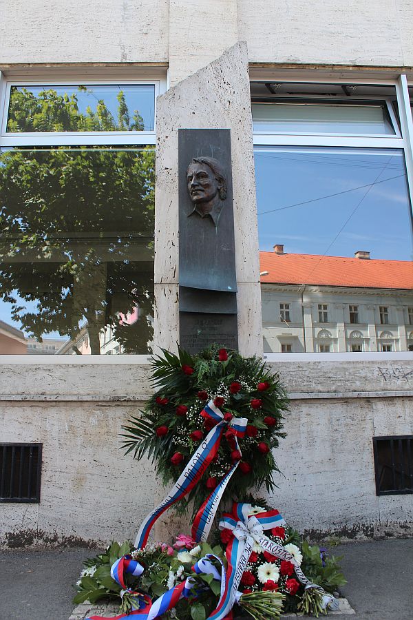 Busta Jána Langoša na Námestí SNP v Bratislave