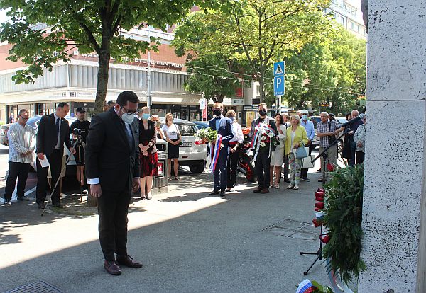 Vedúci Kancelárie prezidenta SR Metod Špaček počas pietnej spomienky na Jána Langoša