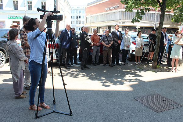 Účastníci pietnej spomienky na Jána Langoša