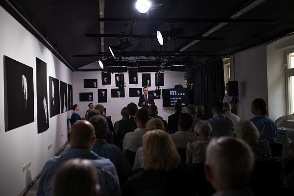 Na slávnostnom otvorení vystúpil aj Vladimír Palko, aktivista tajnej cirkvi a bývalý minister vnútra SR. Foto: Alexandra Keselicová