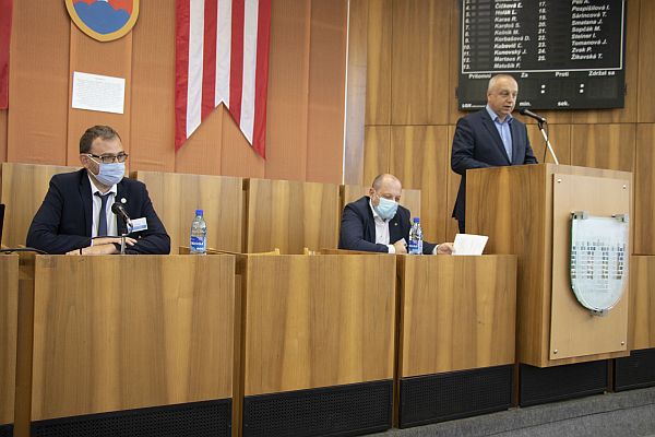 Konferenciu otvoril príhovorom primátor mesta Považská Bystrica Karol Janas