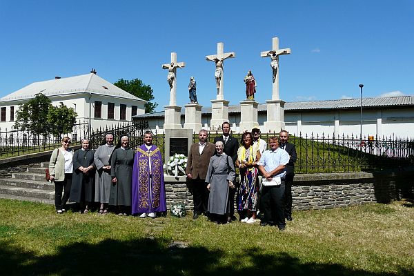 Účastníci spomienky na blahoslavenú sestru Zdenku Schelingovú