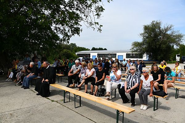 Účastníci pietnej spomienky (foto: Martin Petrík)