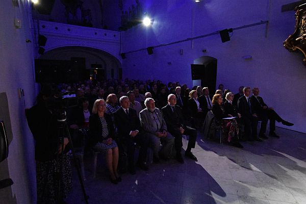 Foto 8: Publikum slávnostného večera počas odovzdávania cien