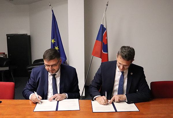Foto: Podpis memoranda o spolupráci medzi ÚPN a mestom Partizánske