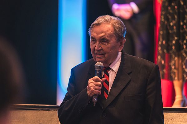 Foto: Leontín Dohovič pri príhovore po prevzatí ceny (foto: Simona Babjaková)