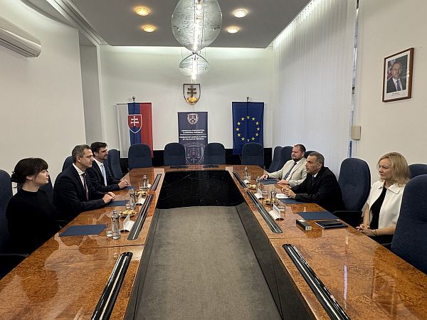 Foto: Diskusia zástupcov Ústavu pamäti národa a Generálnej prokuratúry SR (zdroj: GP SR)