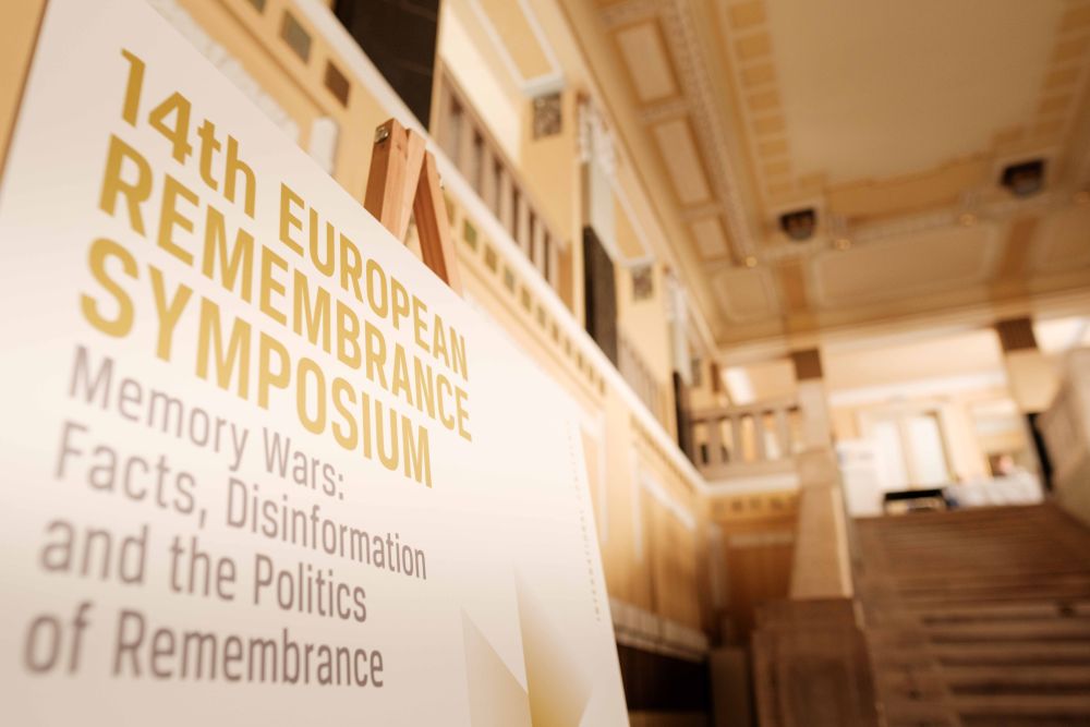 Celkový pohľad na Moyzesovu sieň počas úvodného panelu 14. ročníka European Remembrance Symposium