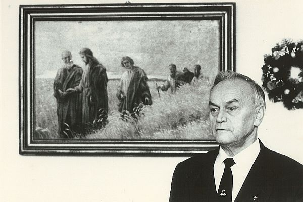 Foto 4: Obraz rozsievača v biskupskej kancelárii P. Uhorskaia vystihoval jeho priority, ktorými boli evanjelizácia a misijná práca (Zdroj: Zbierka fotografií k publikácii Cirkev v útlaku)