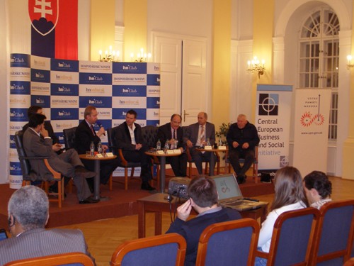 Foto: Pohľad na účastníkov diskusie