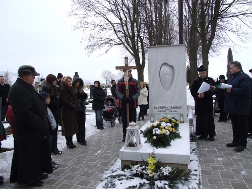 Foto: Pri hrobe biskupa Štefana Barnáša