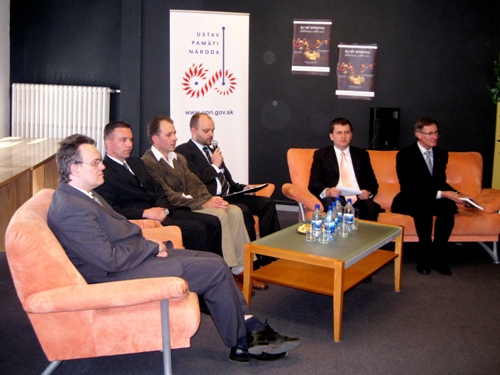Foto: zľava T. Klubert, P. Mičianik, M. Lacko, J. Pálffy, I. Petranský a P. Hrušovský.