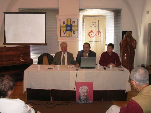 Foto: Predseda KPVS A. Srholec, dekan TFTU J. Dolinský a P. Dubovský z ÚPN 