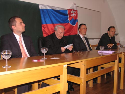 Foto: Zľava: Ivan Petranský, J. E. kardinál Chryzostom Korec, Robert Letz, Jozef Haľko.