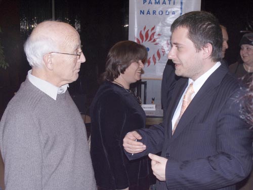 Foto: Ivan Petranský v diskusii s podpredsedom ÚZŽNO Jozefom Weissom.