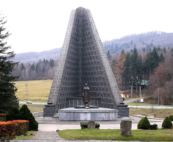 Foto: Pamätník československého armádneho zboru na Dukle